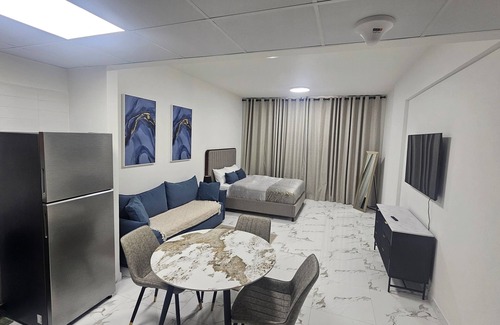 Al Hamra Village Apartment | Chic studio with AC, fitness room, swimming pool, open sea in marvelous Al Hamra