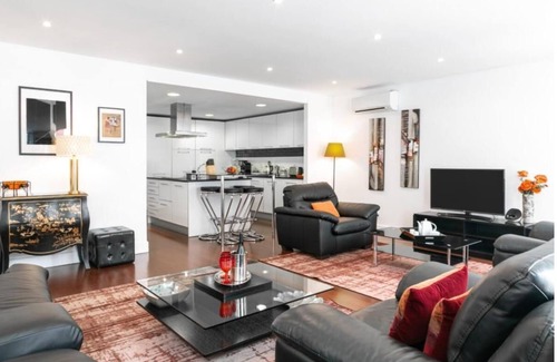 Baixa Apartment | Chic Three Bedroom Apartment in Chiado's Heart