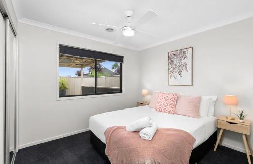 Delacombe Apartment | Chifley Place - Cool Suburban Crib!