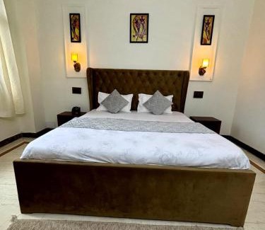 DLF Phase 3 Bed & Breakfast | Chill Place - The Nest