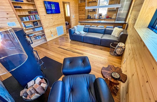 West Jefferson Cabin | Chilly Nights, Warm Memories @ Enchanted Escape