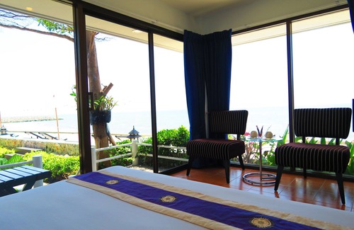 Laem Phak Bia Hotel | Chomtalay Resort at Had Chaosamran Beach