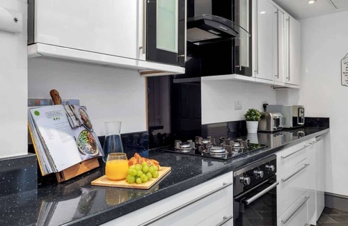 Stoke-on-Trent House | Chorlton House Summar