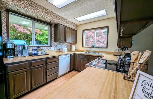 Bellingham House | Chuckanut Retro Retreat - Island View