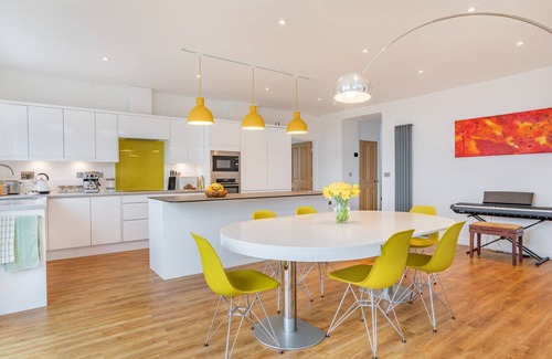 Dunvant House | Church View House - Killay