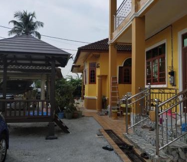 Kampung Gong Kempas House | Cikgu CTZ Homestay A