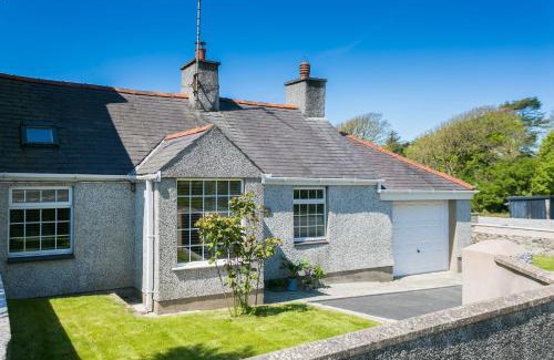 Llanfaelog House | Cil Haul