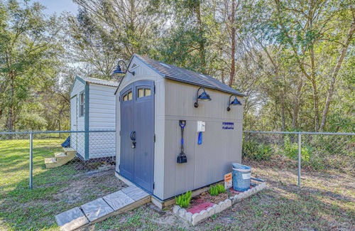 Citrus Springs Cottage | Citrus Springs Retreat w/Grill & Screened Porch!