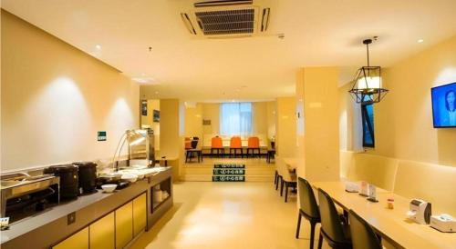 Babu District Hotel | City Comfort Inn Hezhou Avenue