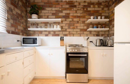 South Launceston Apartment | City Comfort: Near Hospital & City with Parking