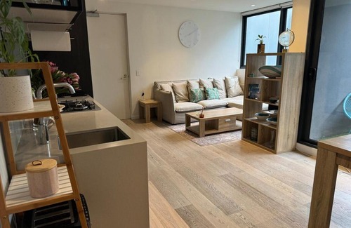 Parkville Apartment | City Fringe Oasis - Pool, Gym & Car Park