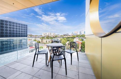 Carlton Apartment | City Views - Unique Carlton Stay