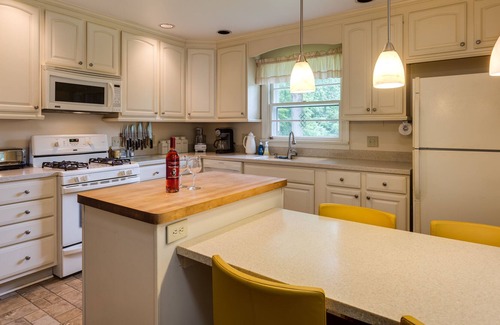 Earlysville House | Clarington | Spacious Four Bedroom Home with a Pool in mountains