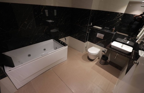 Sanwer Hotel | Clarion Inn Indore