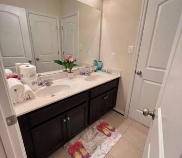 Glenarden House | Classic 6Bed,3.5Bath at the heart of Lanham next door to DC. Maryland