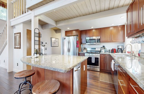 Truckee House | Classic cabin comfort in the pines – well-equipped and family approved!