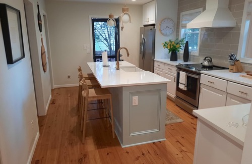 Mount Pleasant House | Classic Charleston with a contemporary twist in prestigious Snee Farm.