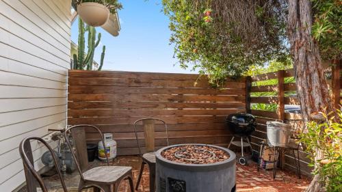 City Heights House | Classic San Diego Home w Outdoor Lounge Vintage Charm Casa Craftsman by Avantstay