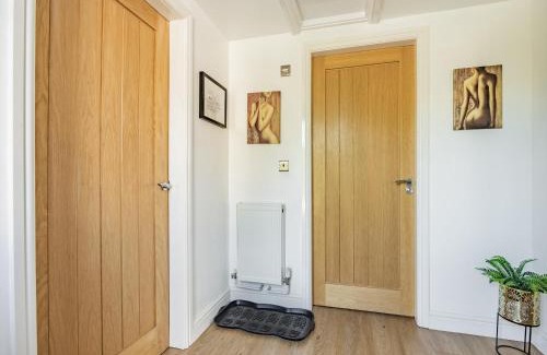 Louth House | Clay Lake Cottages - Dad's Shed