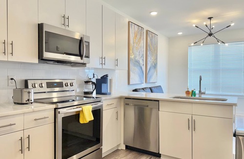 Old Fourth Ward Apartment | Clean B1B Condo Downtown ATL! Free Street Parking!