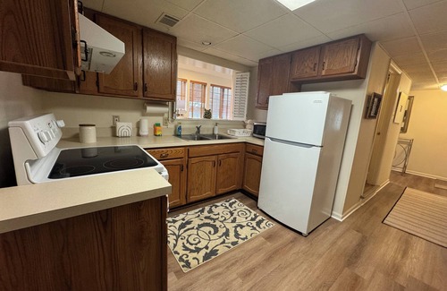 New Holland House | CLEAN & COMFORTABLE EXTENDED STAY- Perfect for Business & Leisure Travelers