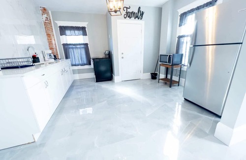 Downtown Niagara Falls House | Clean & Comfy 4BR-Free Parking-Wi-Fi