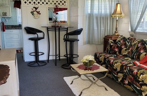 Maunalani Heights Apartment | CLEAN, COOL, COZY, CONVENIENT 1/1/1cozy, convenient