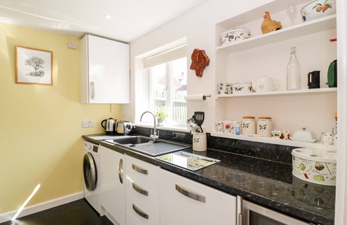 Dorchester Cottage | CLEMATIS HOUSE, family friendly, with a garden in Dorchester