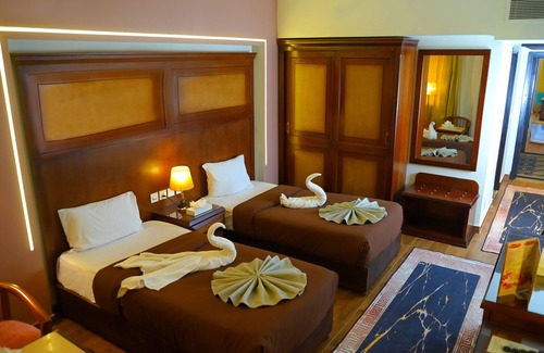 Qasr an-Nil Hotel | Cleopatra Hotel