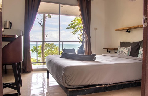 Bang Bao Bay Hotel | Cliff Cottage Resort