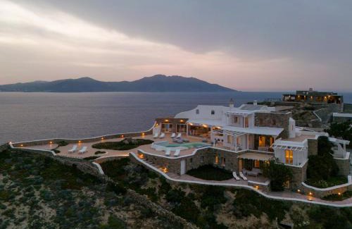 Faros Armenistis Villa | Cliff Top 270 in Houlakia