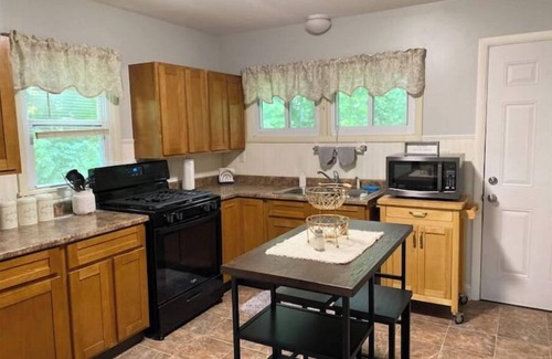 Oneida House | Cliffside Getaway: Turning Stone, Vernon Downs,etc
