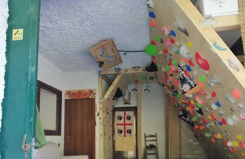Ulassai House | Climbers Studio Flat with climbing wall