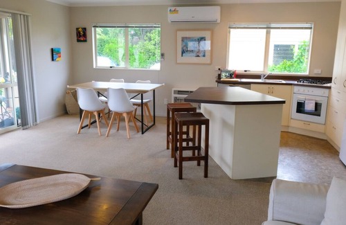 Clive Cottage | Clive cottage situated on a working Kiwifruit orchard