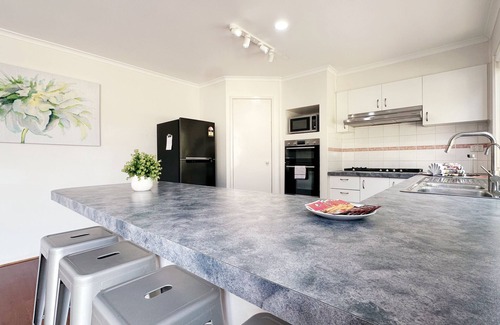 Hillside House | Close to Airport & Mel CBD/Organ Pipes National Park/Fig