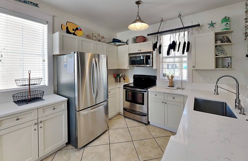 Seagrove Beach House | Close to Beach with Pool and Four Bicycles