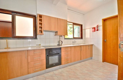 Quarteira Villa | Close to Beaches and All Amenities, Private Pool, Free A/C and Wifi