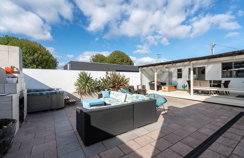 Port Sorell Villa | Close to beaches, vineyards, mountain bike trails and food harvest.