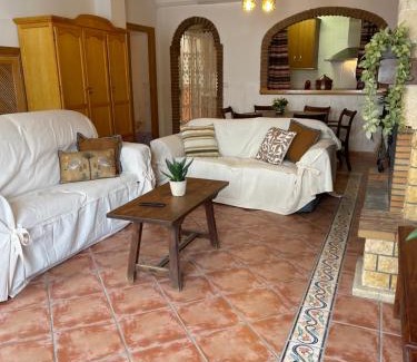 Guejar Sierra Apartment | Close to Sierra Nevada Casa Con Chimenea y Parking Las Golondrinas