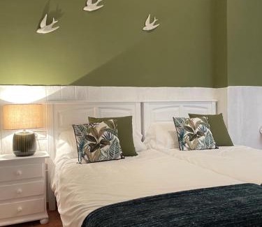 Guejar Sierra Apartment | Close to Sierra Nevada Casa Con Chimenea y Parking Las Golondrinas