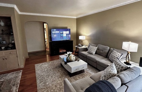 West Allis House | Close to State Fair, Malls, Stadium, and State Fair in Milwaukee