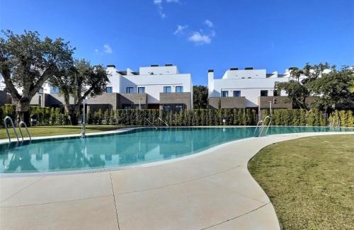 San Roque House | Close to the marina and beaches of Sotogrande, experience sophistication in this contemporary four-bedroom frontline golf townhouse in the San Roque Club