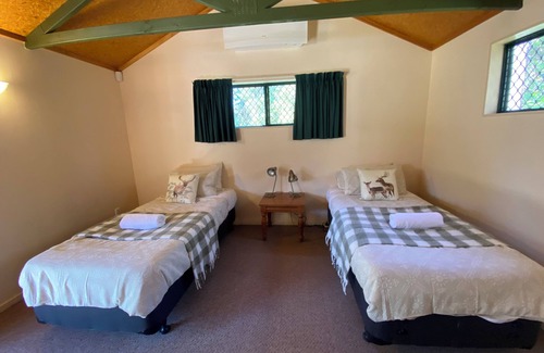 Turangi Cabin | Close to the river, 11 TeAho is na family lodge with plenty of character