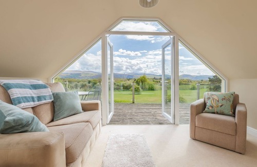 Andreas Cottage | Close Vark Farmhouse - a holiday cottage that sleeps 2 guests in 1 bedroom