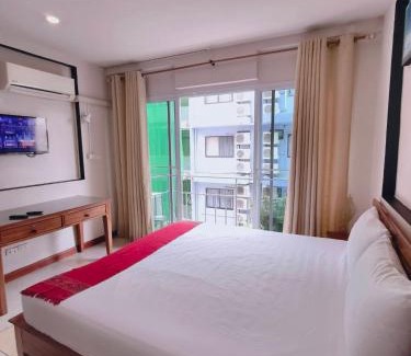 Thung Maha Mek Apartment | Cloud no 4 Green n Quiet Heart BKK With a Balcony