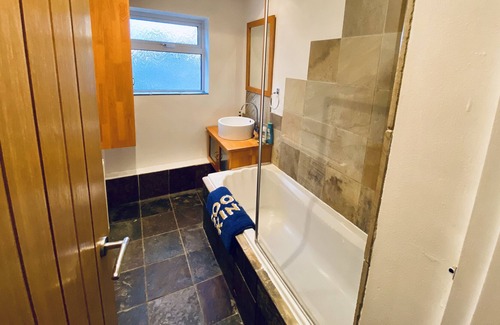 Byfleet Apartment | Cloud9stayz at The Royston