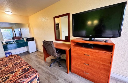 South Richmond Hotel | Cloverleaf Motel By Belvilla Richmond Near Turnpike