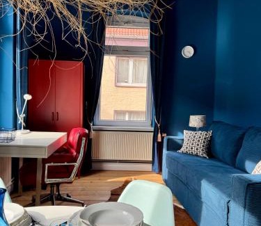 Oststadt/Stadtfeld Apartment | CLS Große City Altbau Wohnung für 4 Personen mit XXL Dusche, neues Bad, Dielen, Schlafsofa 160x200 mit 20cm Matratze, Smart TV & schnellem WLAN in Hildesheim Ost, Nähe HAWK, Uni, Bosch, Ostbahnhof, A7