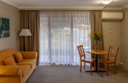 West Wyalong Hotel | Club Inn Motel