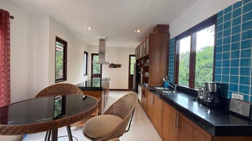 Mae Pim House | CM14 Beds & Private Pool